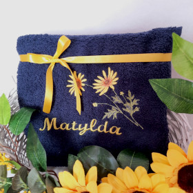 Kosz prezentowy na urodziny ręcznik z imieniem haftyok.pl